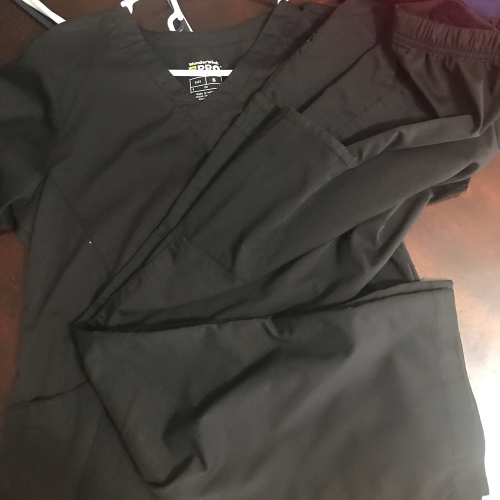 Scrub set